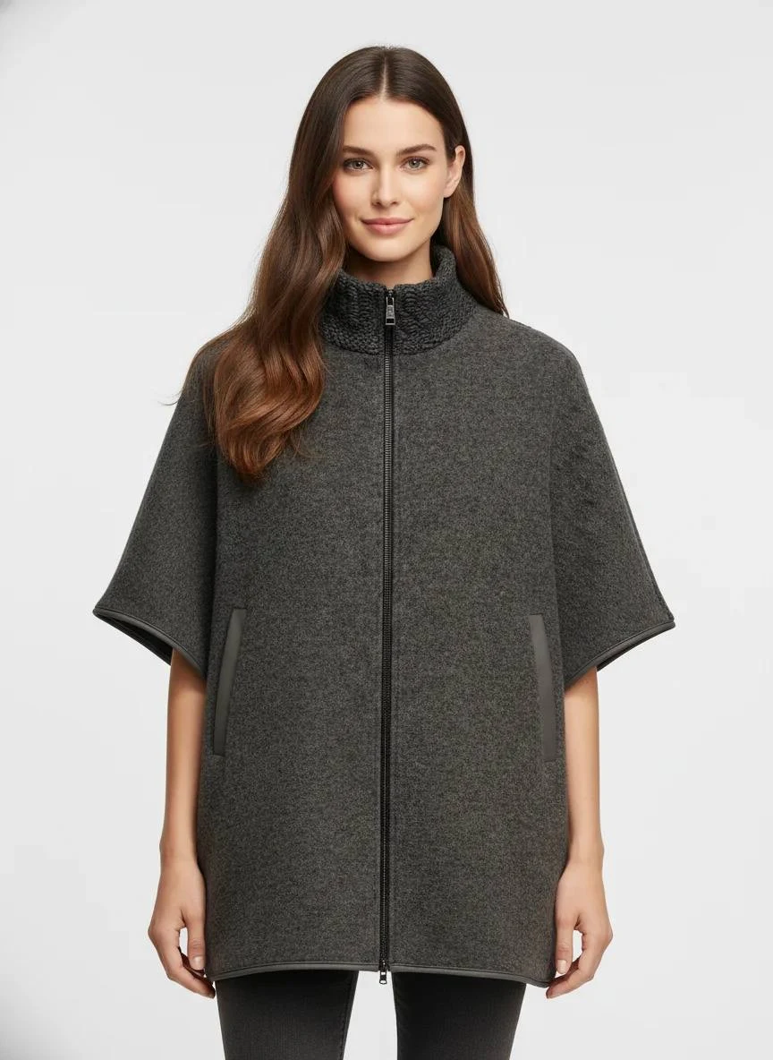 Capa de mujer en lana con cuello alto GUS TI63044